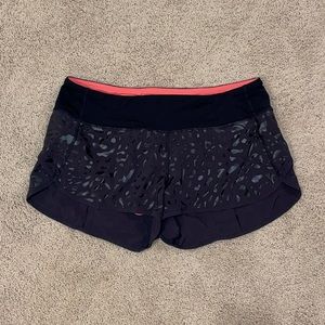 Lululemon hotty hot cheetah 4” shorts